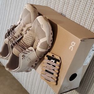 ON Cloud brand size 7.5 women